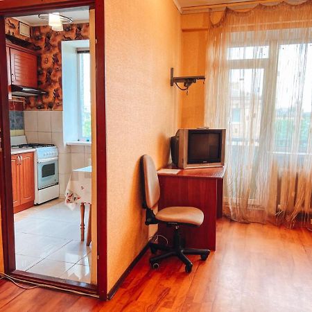 Apartment Near Metro Station Darnitsa Kiev Bagian luar foto